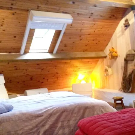 Chalet De 2 Chambres Avec Terrasse Amenagee Et Wifi A Ger De A 4 Km Des Pistes בקתה *